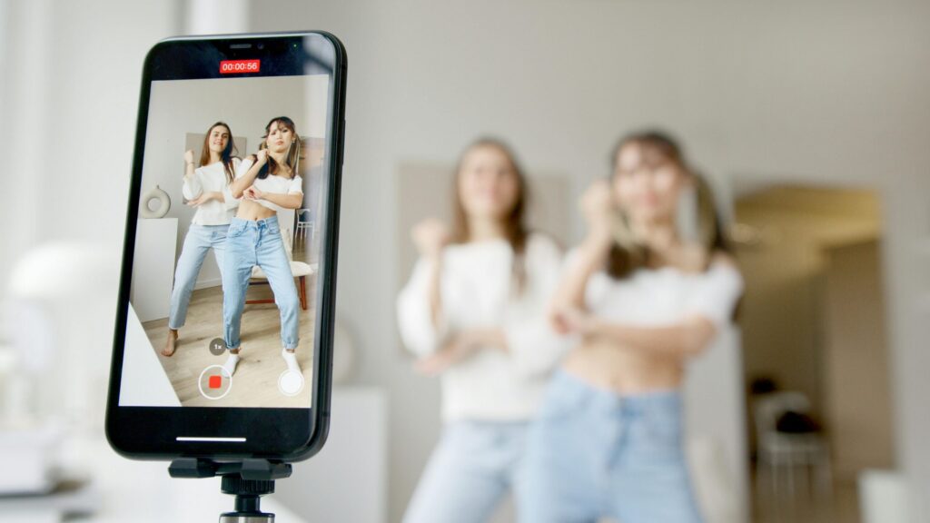 Plannerz gestionando estrategias con influencers para negocios que buscan visibilidad online.