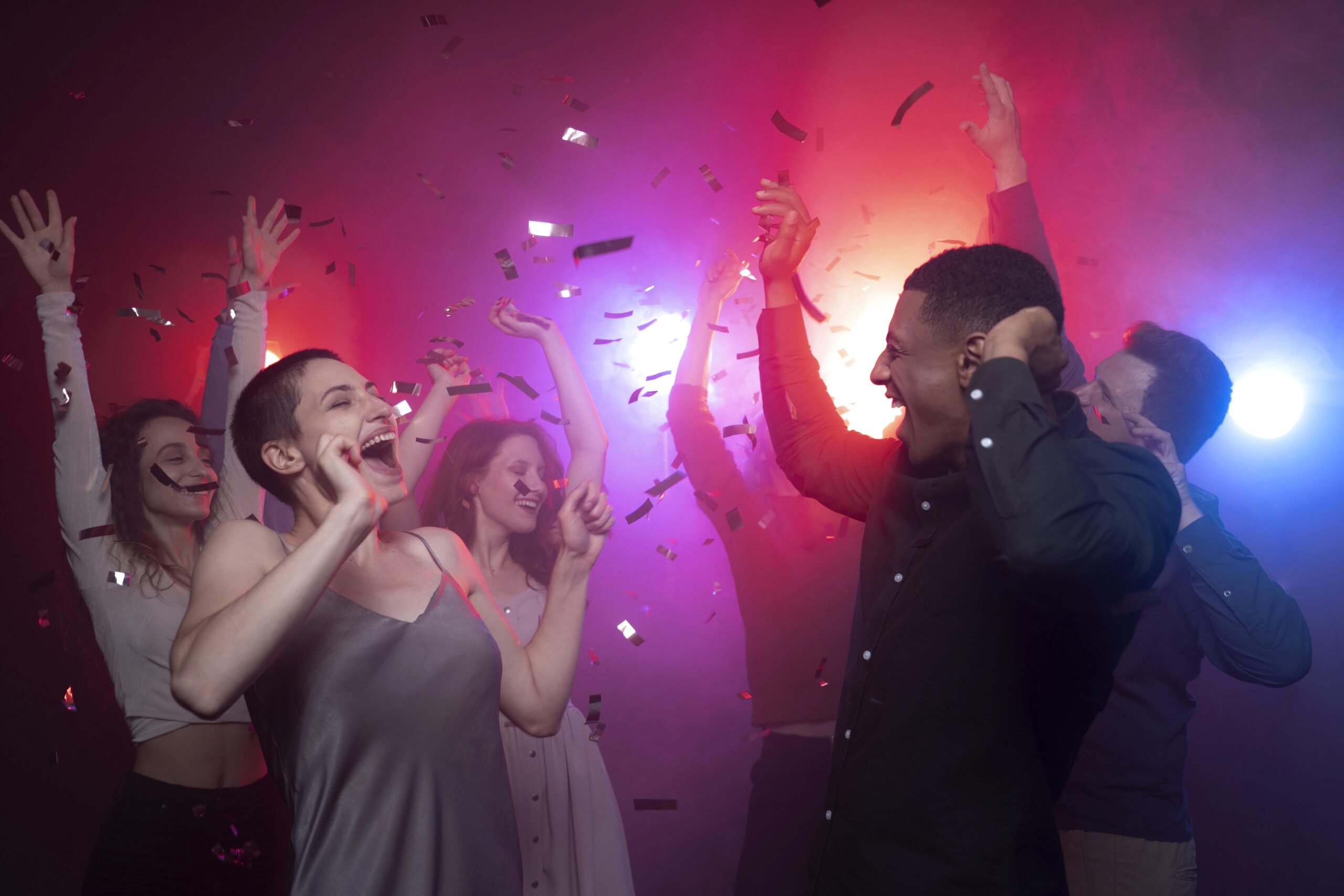 ¿Por qué las fiestas de fin de año en tu empresa pueden ser la clave para retener talento en 2025?