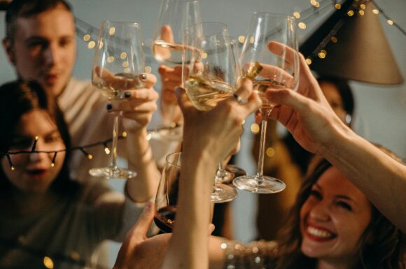 ¿Aún no tienes planeada la fiesta de fin de año de tu empresa? ¡Podrías quedarte sin fecha!