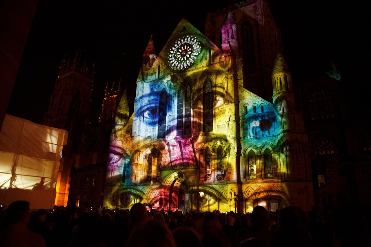 Video mapping 360° transformando un stand en activación BTL para marca corporativa en Ciudad de México.