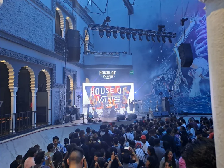 Evento corporativo creativo en House of Vans CDMX organizado por Plannerz.