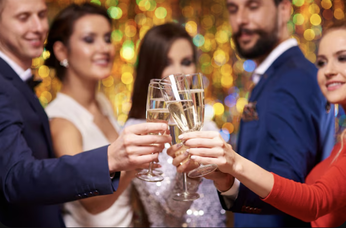Por qué abril es uno de los mejores meses para planear tu fiesta de fin de año empresarial