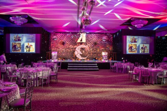 Cómo organizar tu fiesta de fin de año empresarial (y encontrar los mejores salones de eventos)